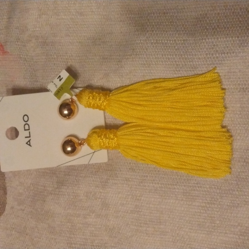 Yellow earrings - Picture 2 of 3